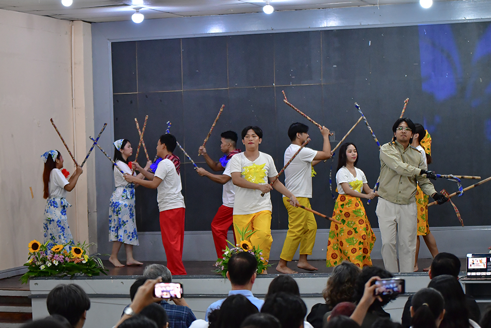 Te Rito Visits Arellano University